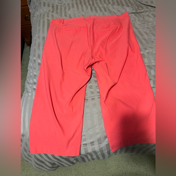 Lane Bryant Coral Capris - Picture 3 of 3